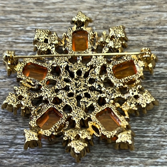 Snowflake Rhinestone Brooch Peach and Pink Aurora Borealis Gold Backing - Picture 3 of 4